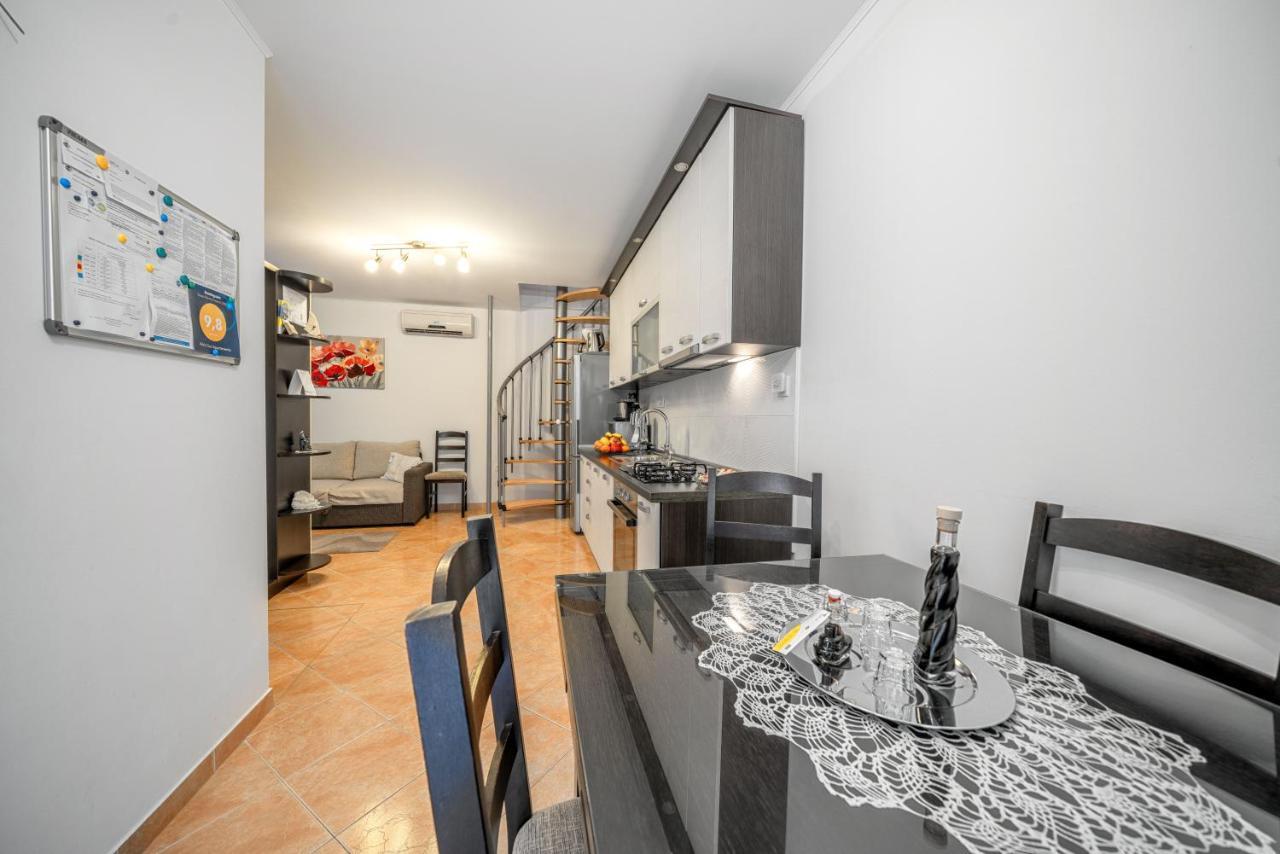 וודיצה Adria Sun Apartments מראה חיצוני תמונה