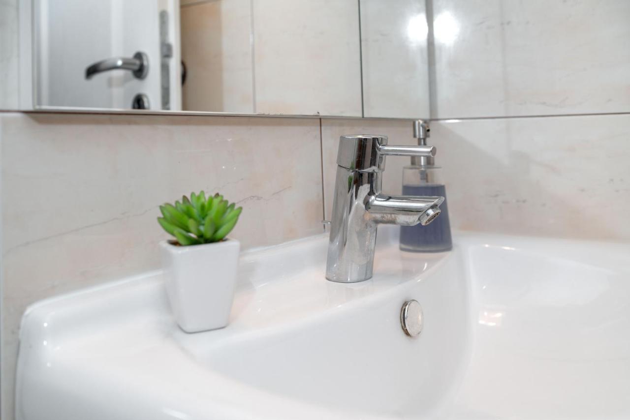 וודיצה Adria Sun Apartments מראה חיצוני תמונה